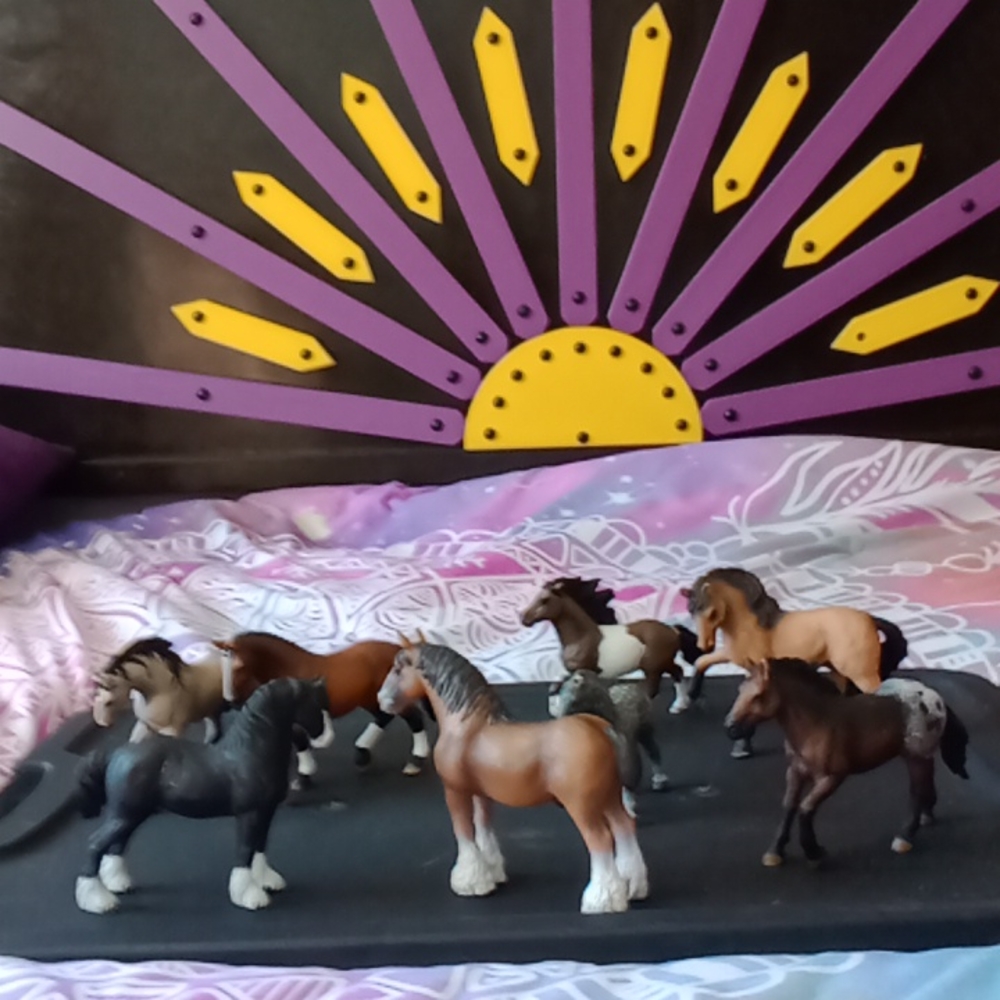 Smaller horses they're not briar! There's nine of them. In different colors.